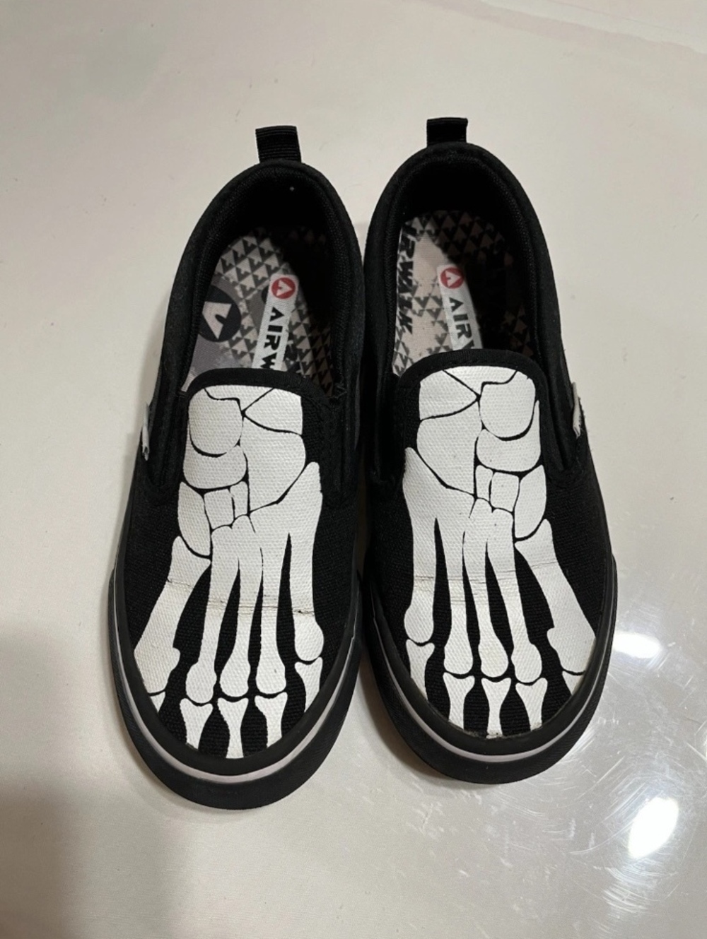 Airwalk Black v1638 slip-on size 2 youth Skeleton Design, Size Approx. 9
